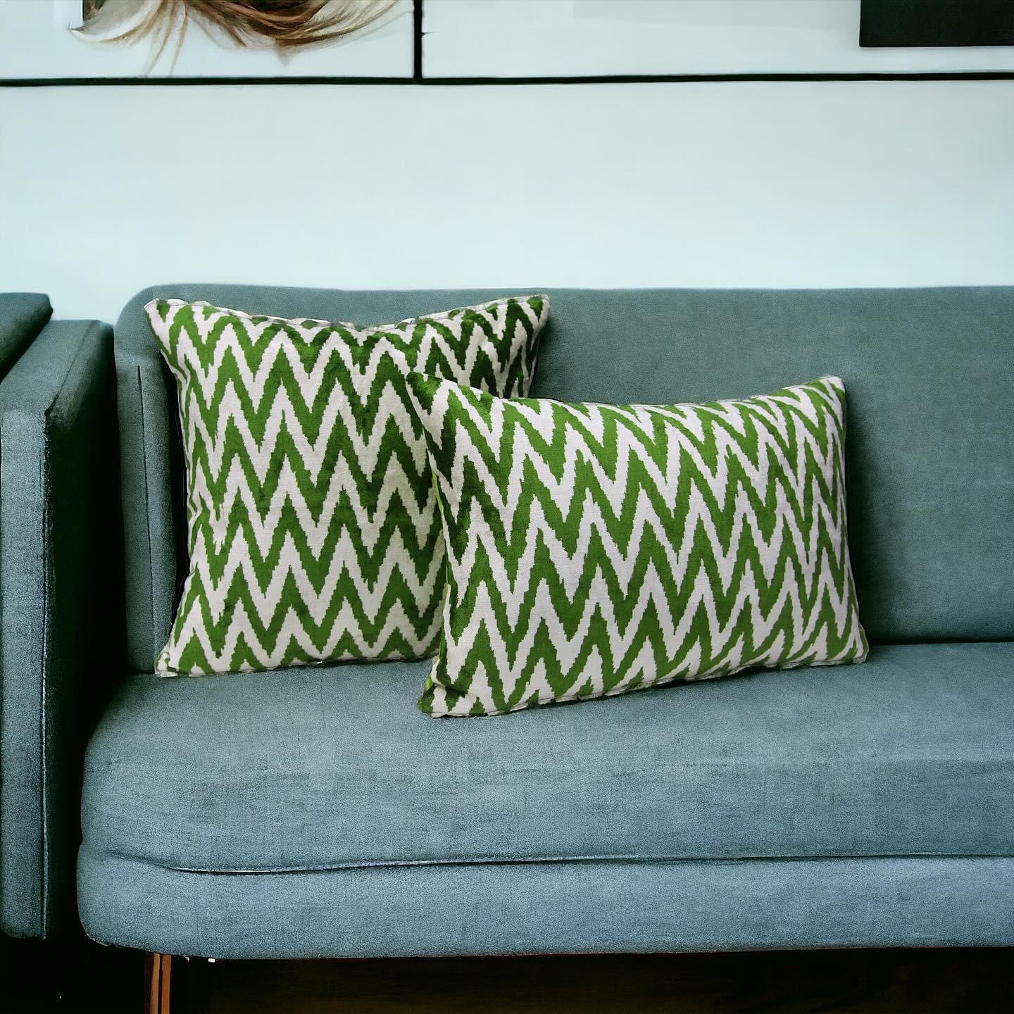 Cojines chevron verde en sofa BerfinHome